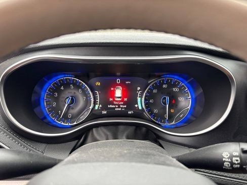 Used 2020 Chrysler Pacifica Limited FWD image 27