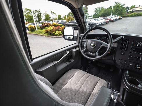 Used 2025 Chevrolet Express 3500 LT w/ LT Preferred Equipment Group RWD image 23