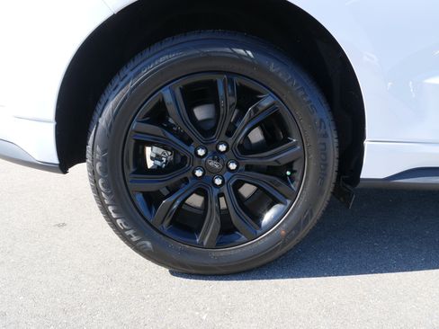 Used 2023 Ford Edge SE w/ Black Appearance Package image 11