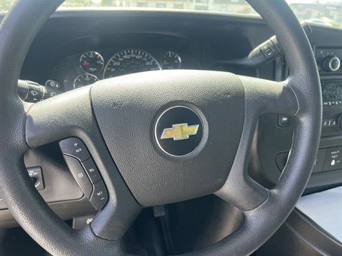Used 2018 Chevrolet Express 2500 w/ Driver Convenience Package RWD image 9