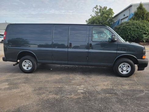 Used 2017 Chevrolet Express 3500 Extended RWD image 6