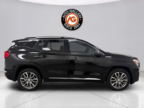 Used 2022 GMC Terrain Denali w/ Denali Premium Package AWD/4WD image 2