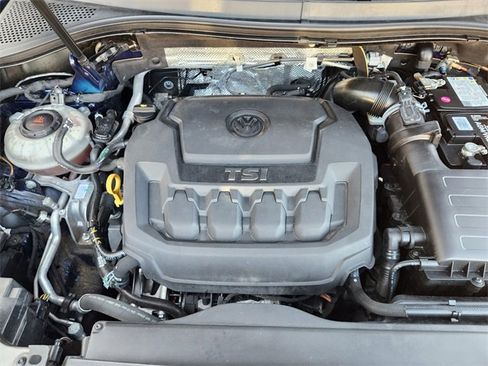 Used 2023 Volkswagen Tiguan SE image 8