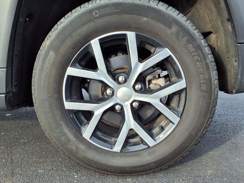 Used 2024 Jeep Grand Cherokee Limited image 35