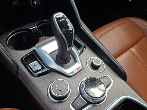 Used 2020 Alfa Romeo Giulia Ti w/ Active Blind Spot Package AWD/4WD image 15