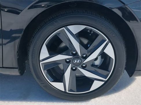 Used 2023 Hyundai Elantra SEL w/ Convenience Package image 10