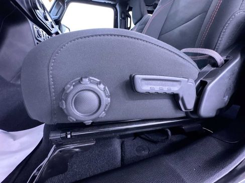 Used 2023 Jeep Gladiator Rubicon w/ LED Lighting Group AWD/4WD image 13