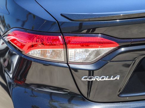 Certified 2022 Toyota Corolla SE w/ Carpet Mat Package (TMS) FWD image 9