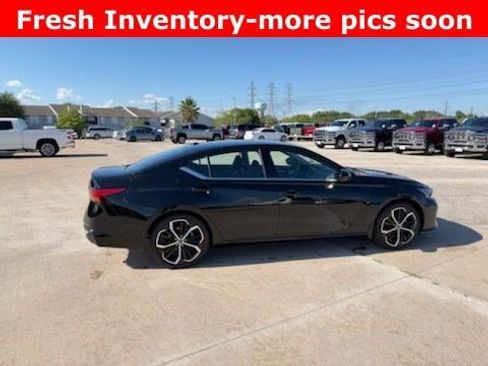 Used 2025 Nissan Altima 2.5 SR image 2
