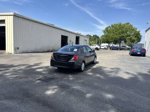 Used 2015 Nissan Versa S FWD image 5