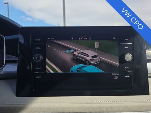 Used 2025 Volkswagen Taos SEL image 18