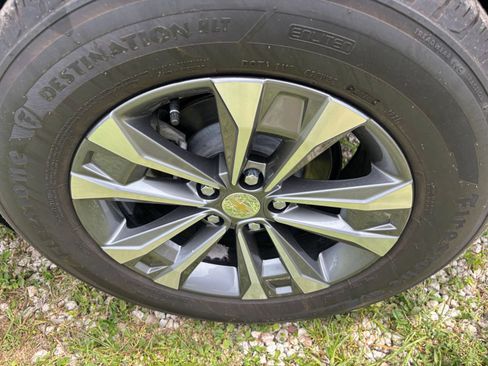Used 2025 Chevrolet Equinox LT FWD image 27