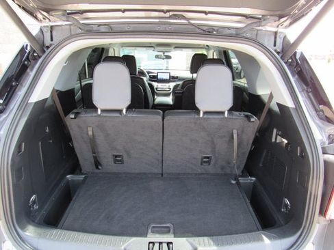 Used 2024 Ford Explorer XLT w/ Equipment Group 202A AWD/4WD image 32