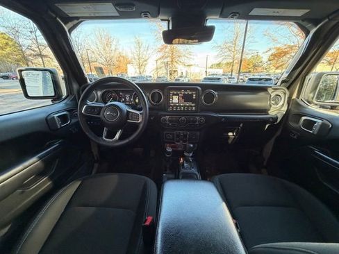 Used 2022 Jeep Wrangler Rubicon w/ Cold Weather Group image 10