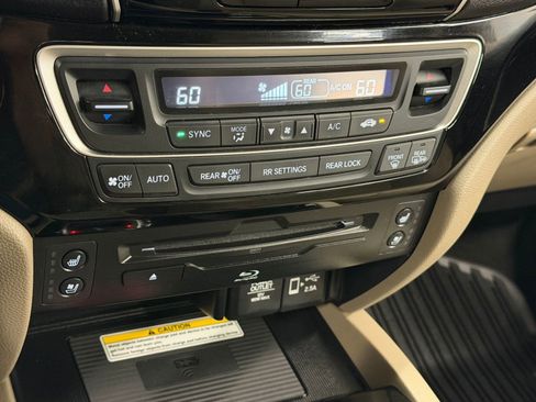 Used 2022 Honda Pilot Elite image 16