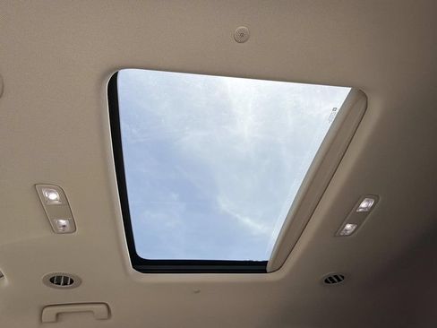Used 2023 Buick Enclave Avenir FWD image 19