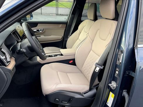 New 2026 Volvo XC90 B6 Plus w/ Protection Package Premier image 11