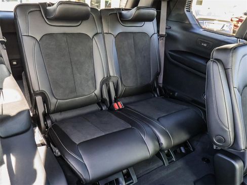 New 2025 Jeep Grand Cherokee L Altitude image 24