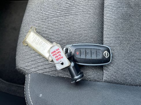 Used 2025 Nissan Rogue SV image 18