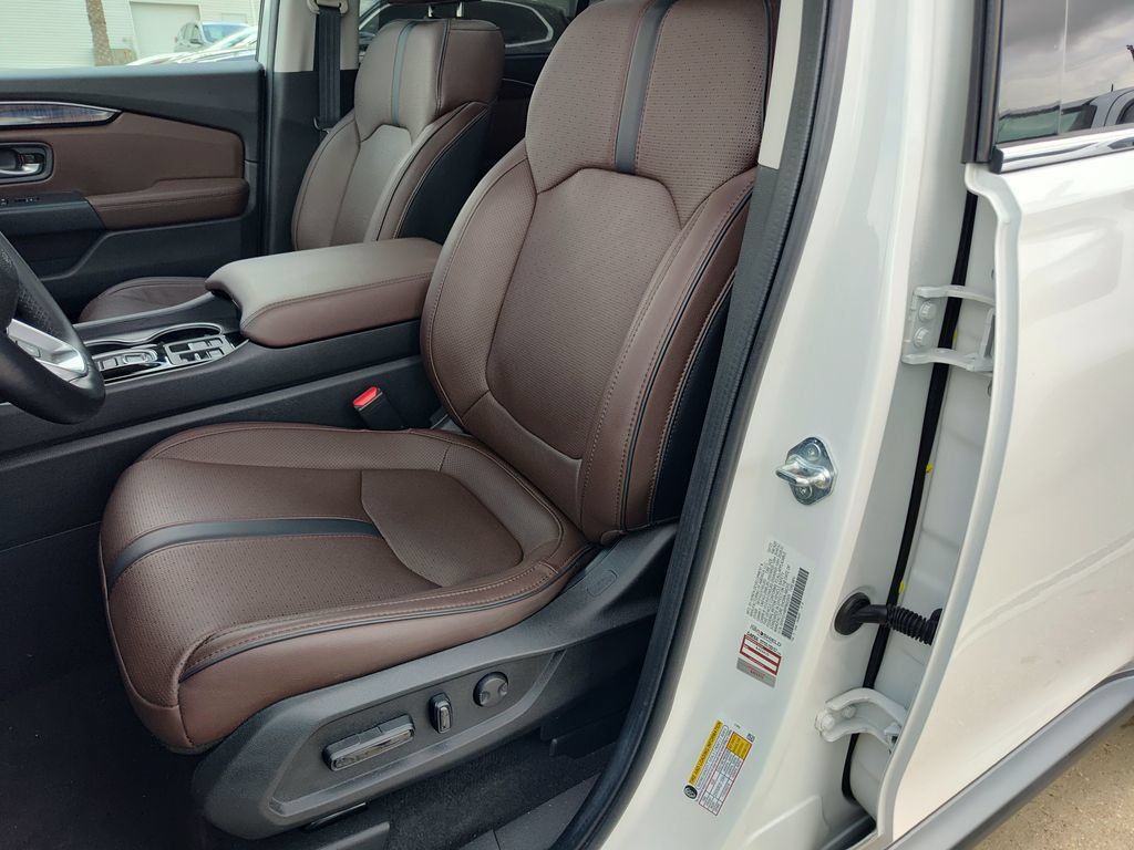 Used 2023 Honda Pilot Elite image 23