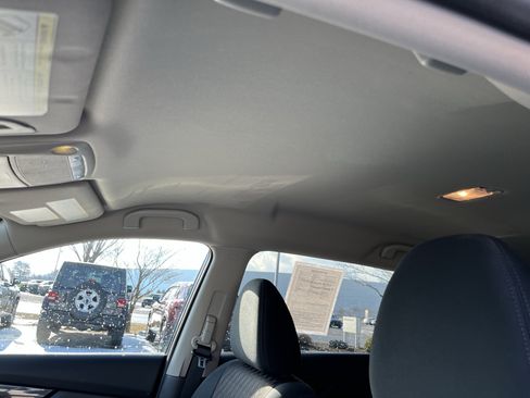 Used 2018 Nissan Rogue SV image 20