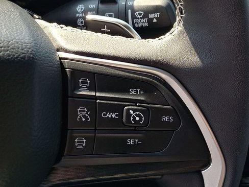 Used 2025 Jeep Grand Cherokee Altitude AWD/4WD image 26