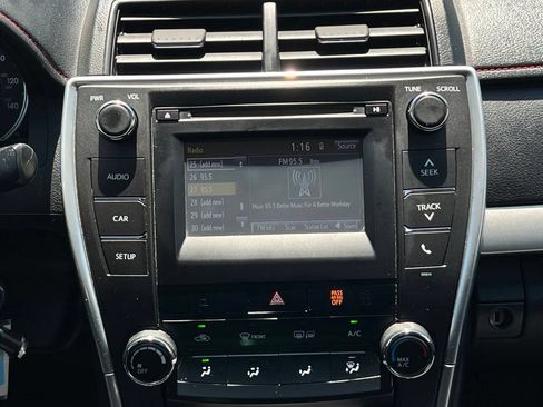 Used 2017 Toyota Camry SE FWD image 17