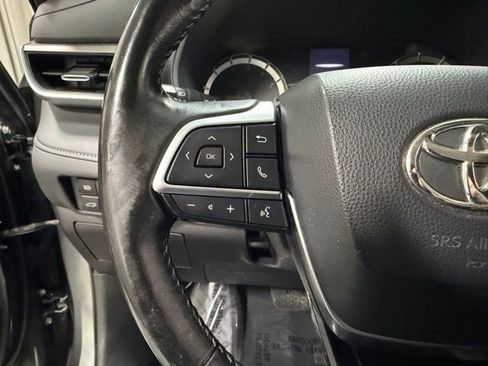 Used 2020 Toyota Highlander LE image 19