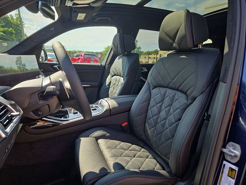 Used 2026 BMW X7 xDrive40i w/ M Sport Package image 6