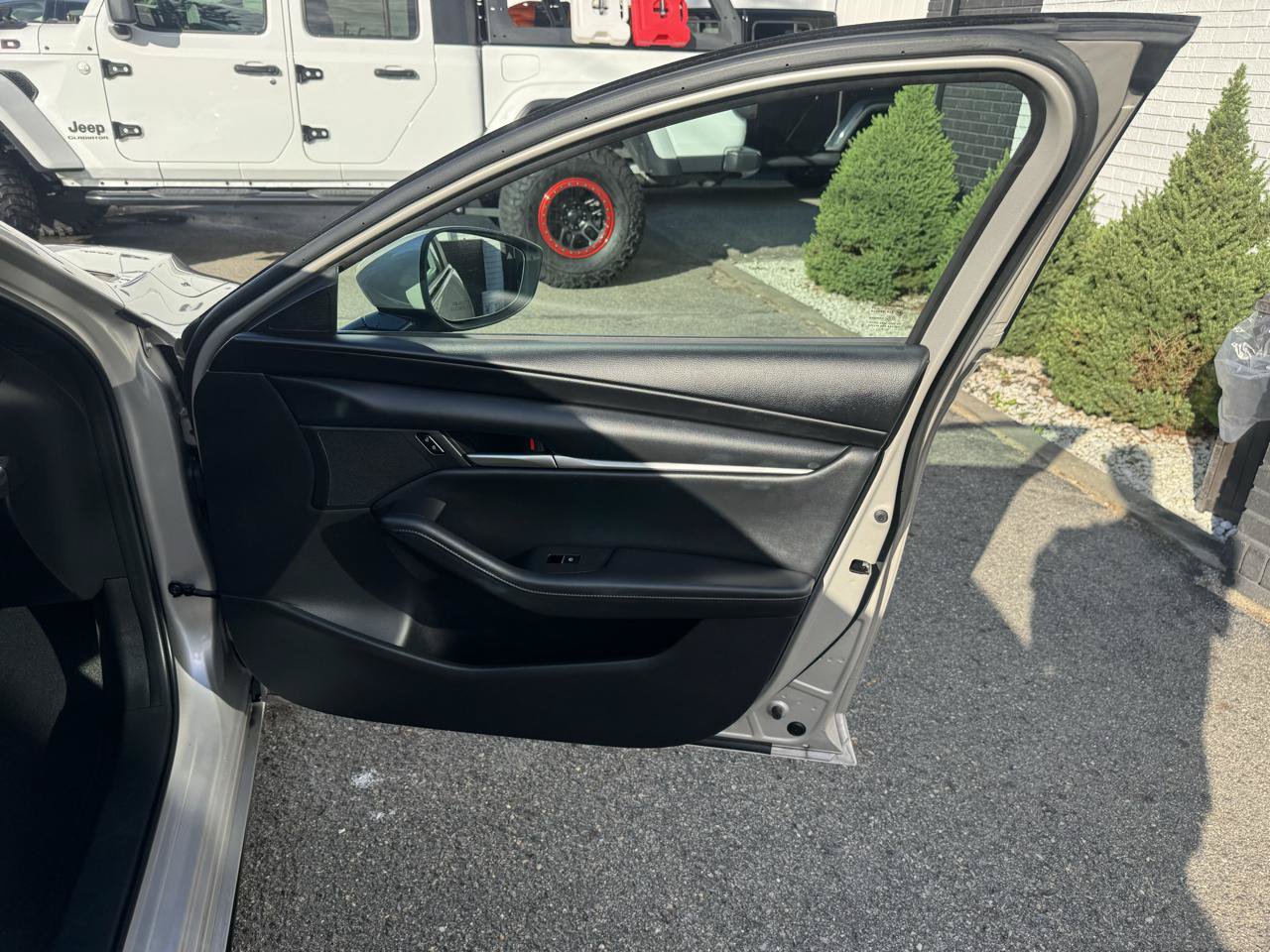 Used 2023 MAZDA MAZDA3 s FWD image 27