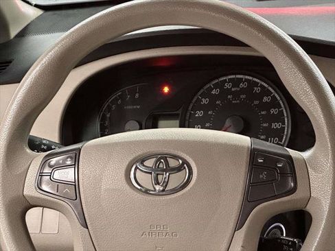 Used 2013 Toyota Sienna LE FWD image 18