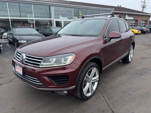 Used 2017 Volkswagen Touareg Executive image 1