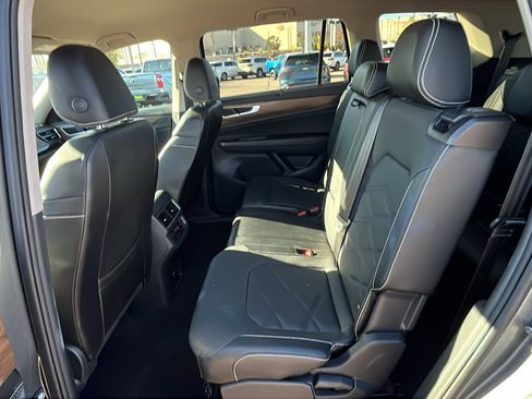 Used 2024 Volkswagen Atlas SE image 24