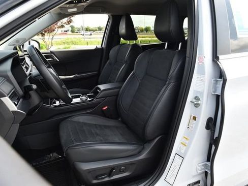 Used 2025 Mitsubishi Outlander SE AWD/4WD image 23
