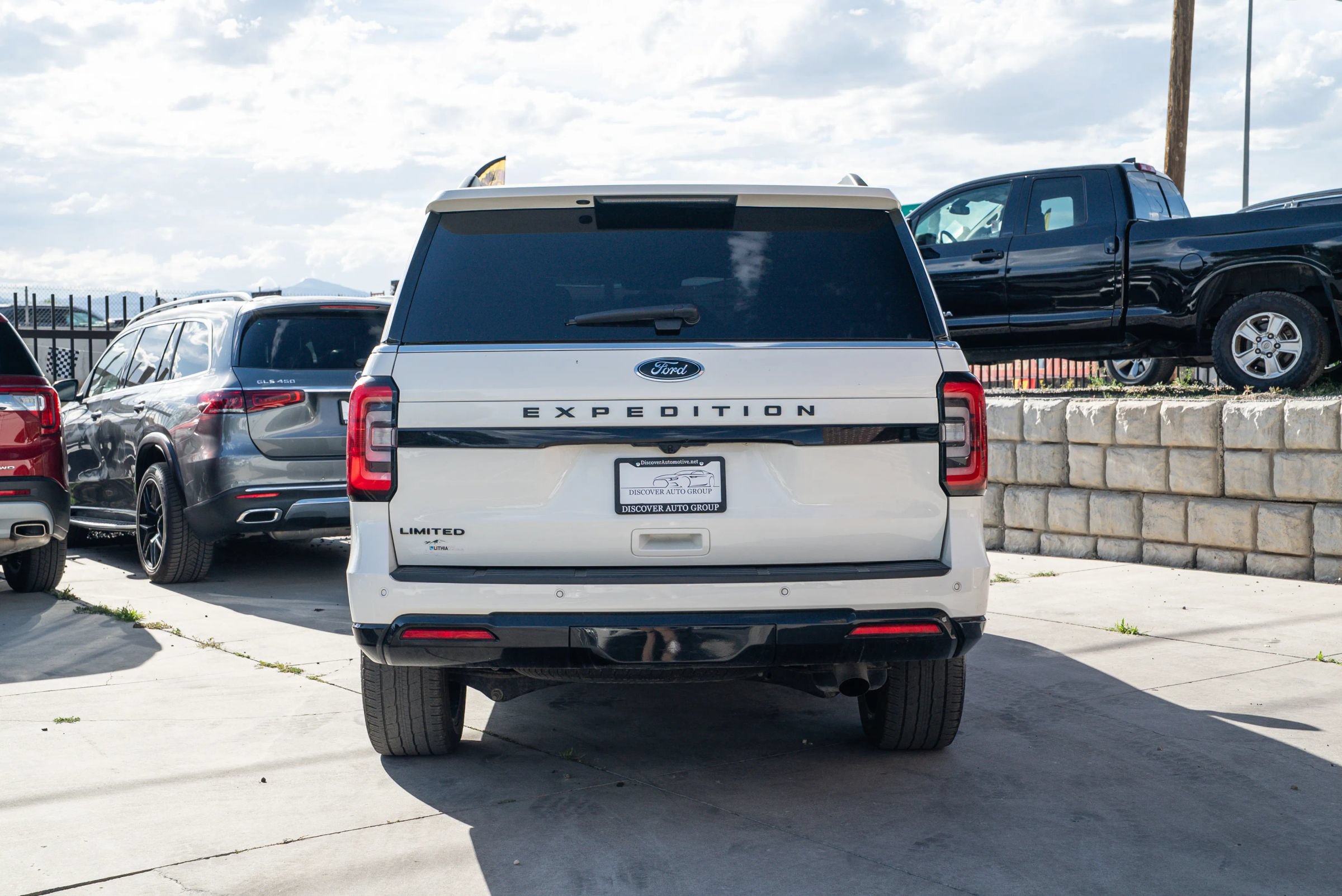 Used 2023 Ford Expedition Limited AWD/4WD image 6