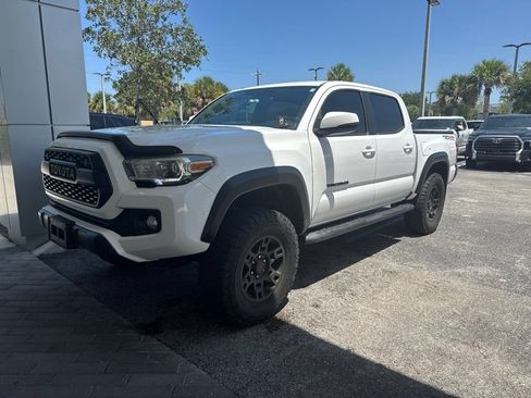Used 2017 Toyota Tacoma TRD Off-Road w/ Tow Package (A/T) AWD/4WD image 2