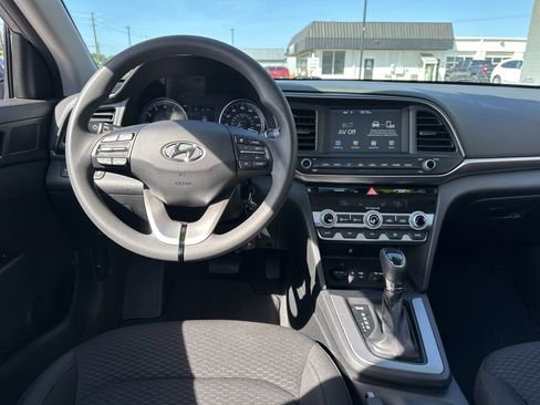Used 2020 Hyundai Elantra SEL w/ Cargo Package (C1) image 15