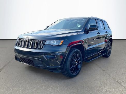 Certified 2019 Jeep Grand Cherokee Altitude RWD image 3