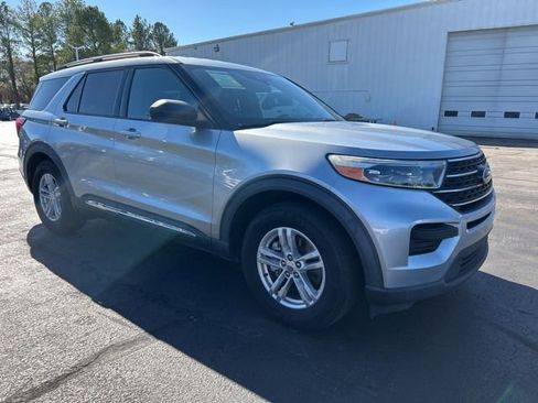 Used 2020 Ford Explorer XLT image 5