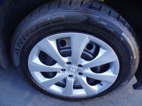 Used 2021 Toyota Corolla LE image 12