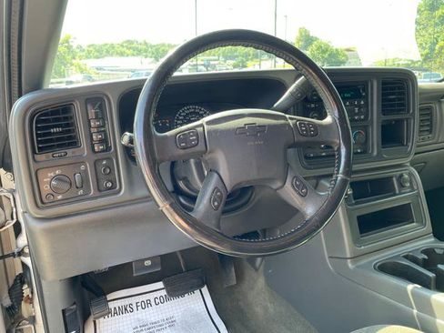 Used 2006 Chevrolet Silverado 2500 LT w/ Heavy-Duty Power Package AWD/4WD image 19
