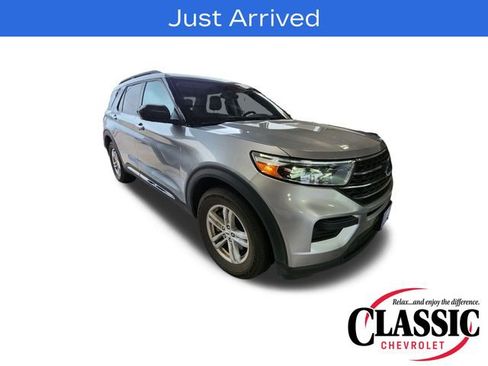 Used 2023 Ford Explorer XLT image 1