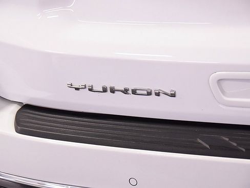 Used 2021 GMC Yukon SLT w/ SLT Premium Package image 11