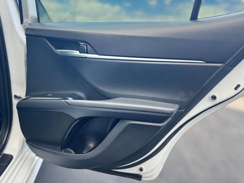 Used 2020 Toyota Camry SE image 29