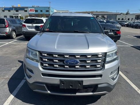 Used 2017 Ford Explorer XLT AWD/4WD image 2