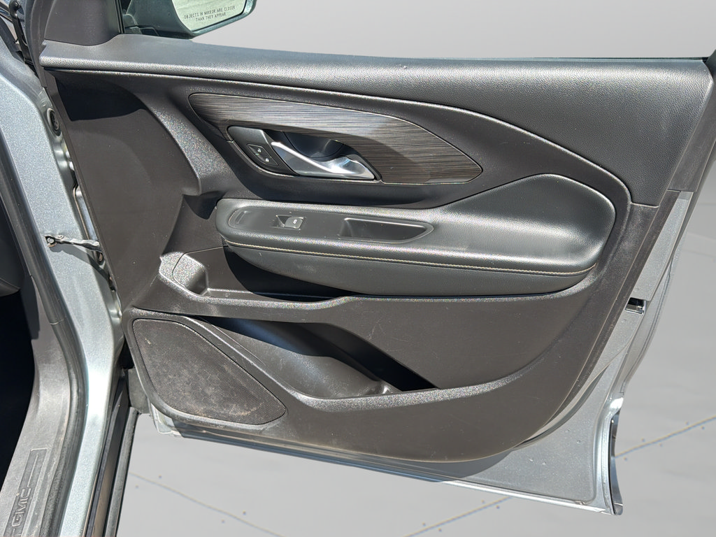 Used 2024 GMC Terrain SLE w/ Driver Convenience Package FWD image 9