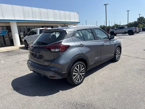 Used 2022 Nissan Kicks SV FWD image 3