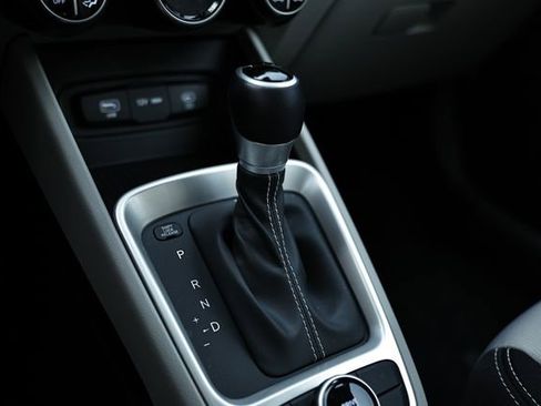 Used 2024 Hyundai Venue SEL image 39