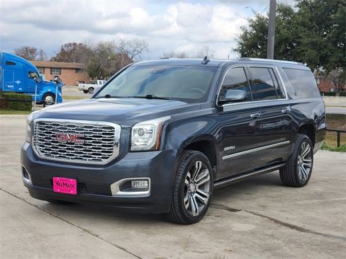 Used 2019 GMC Yukon XL Denali w/ Denali Ultimate Package image 3