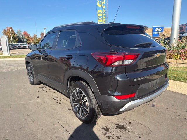 Used 2024 Chevrolet TrailBlazer LT FWD image 2